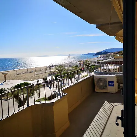 Appartamenti Lungomare Via Roma Castiglione della Pescaia Exterior photo