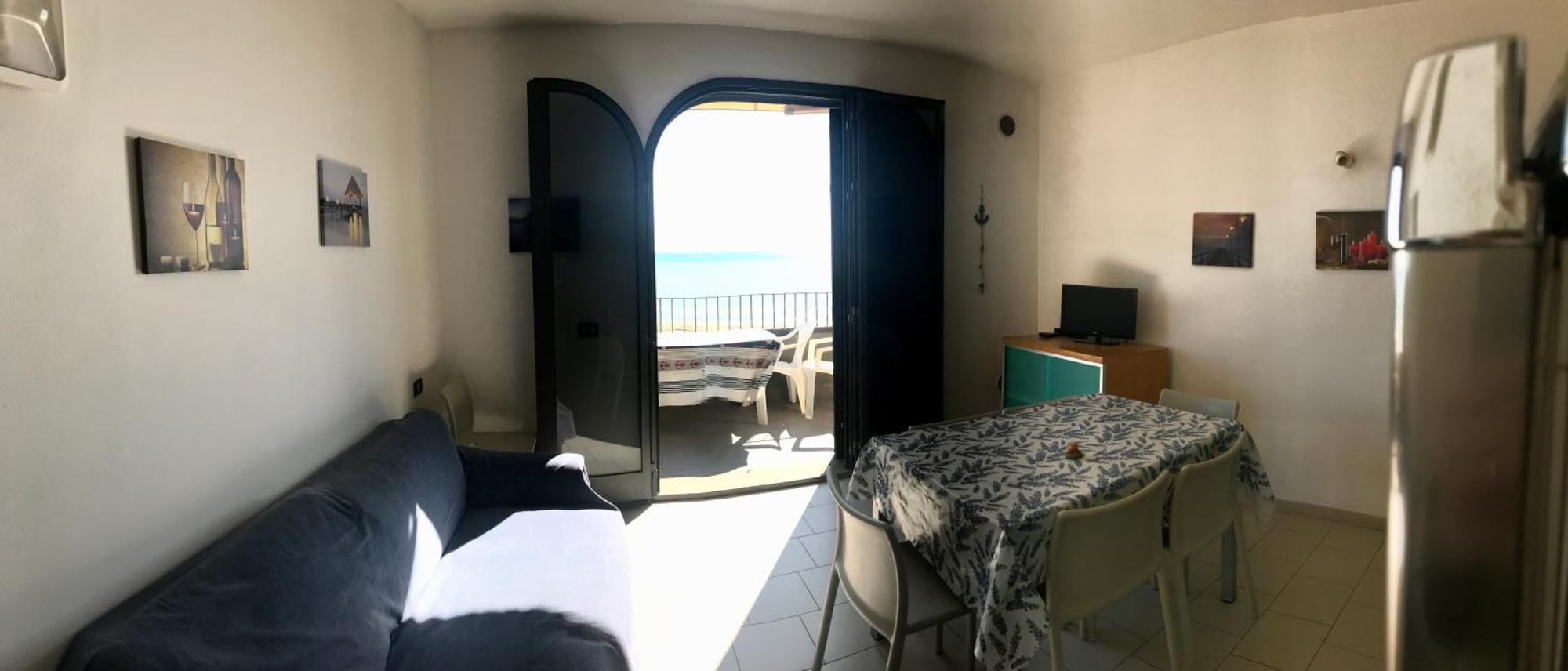Lungomare Via Roma Apartment